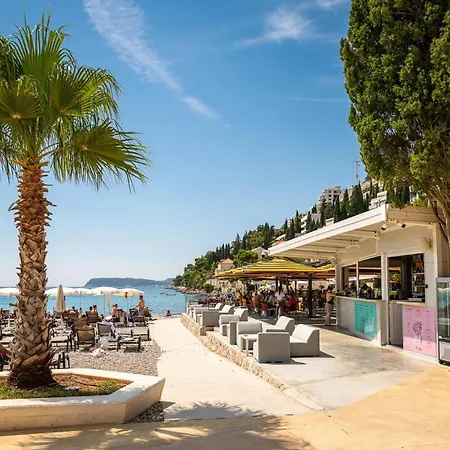 Meri Ντουμπρόβνικ